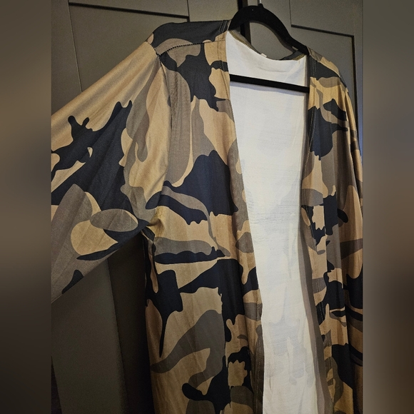 π©·5/$25π©· Green Camo, Open Front Cardigan - Plus Size 16 - Picture 8 of 12